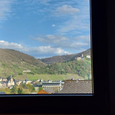 Dachgeschosswohnung Mit Burgblick In Kues 베른카슈텔쿠에스 외부 사진
